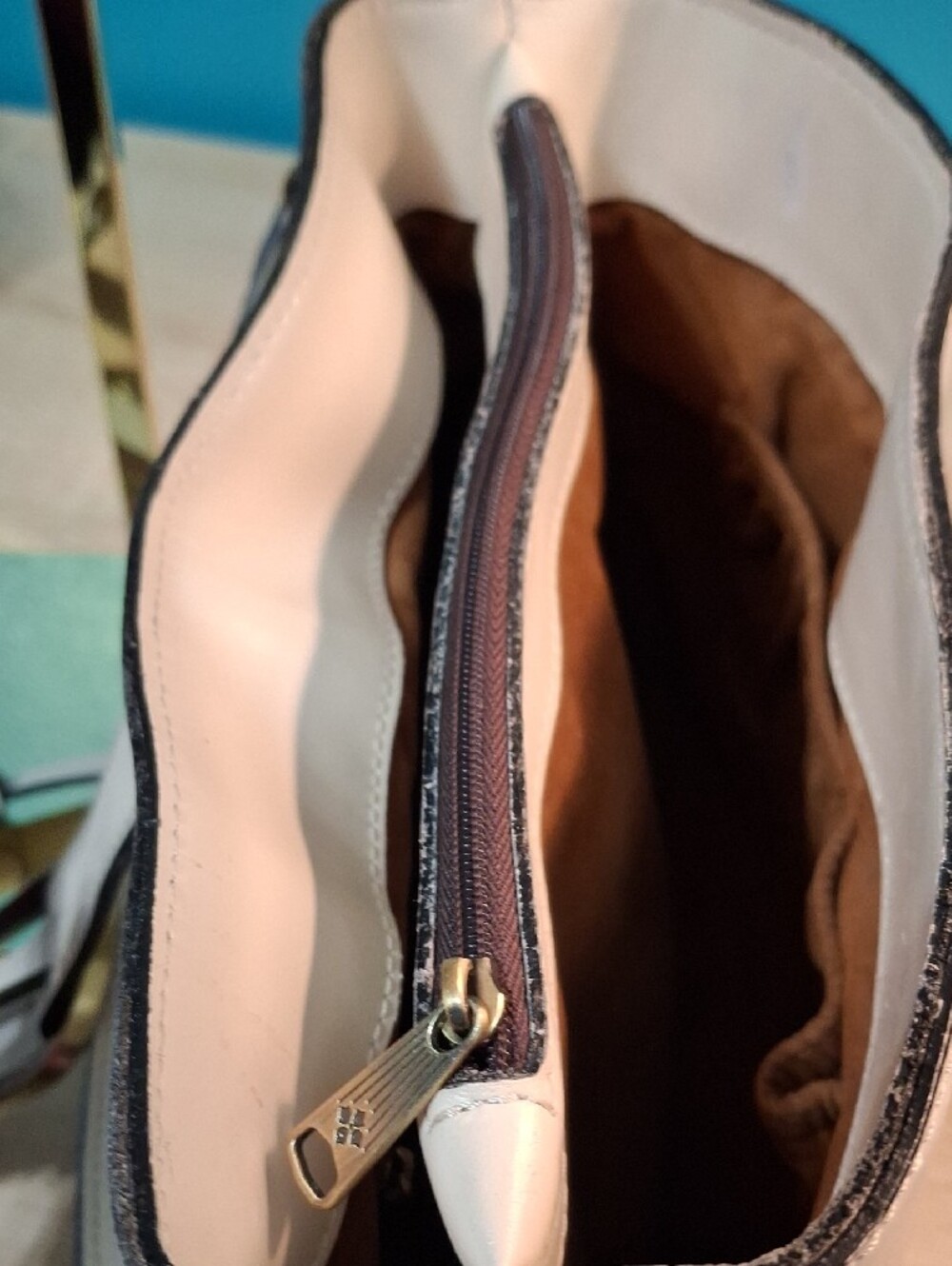 Patricia Nash Irving Bucket Cream Leather Buckle Shoulder/Crossbody Bag - Picture 14 of 15